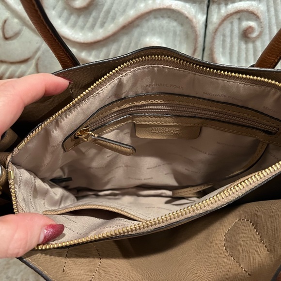 Authentic Michael KORS Mercer Luggage Brown Leather Satchel Crossbody GUC! - Picture 11 of 13
